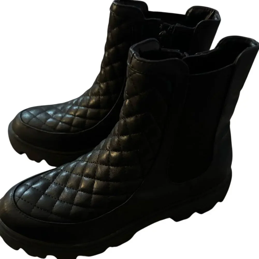 JOURNEE COLLECTION Faux Leather Quilted Ankle Boots Size 7 New with Tag MSRP $90